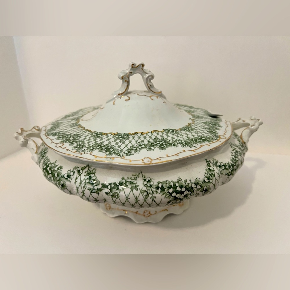 Vintage Made in England Wedgwood FLORA  Green & Gold Oval Lidded Vegetable Dish